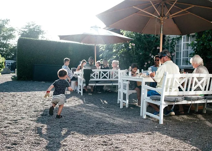 בית הארחה Langebjerg & Spisested אלינגה